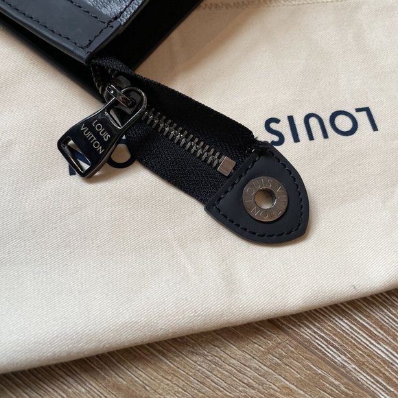 Louis Vuitton Pochette Voyage MM Clutch M61692 - Picture 5 of 12